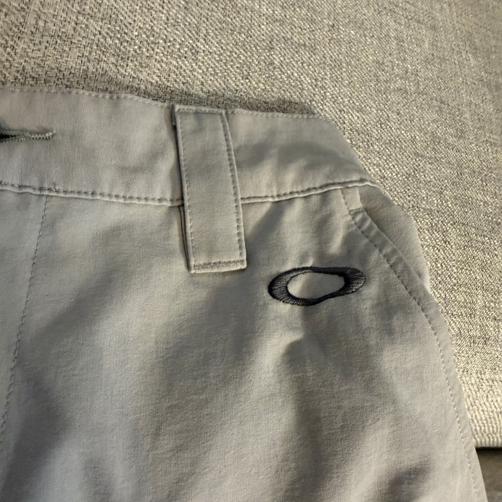 Oakley Golf Pants Mens 30x32 Gray Performance Stretch Lightweight Flat - Picture 7 of 14